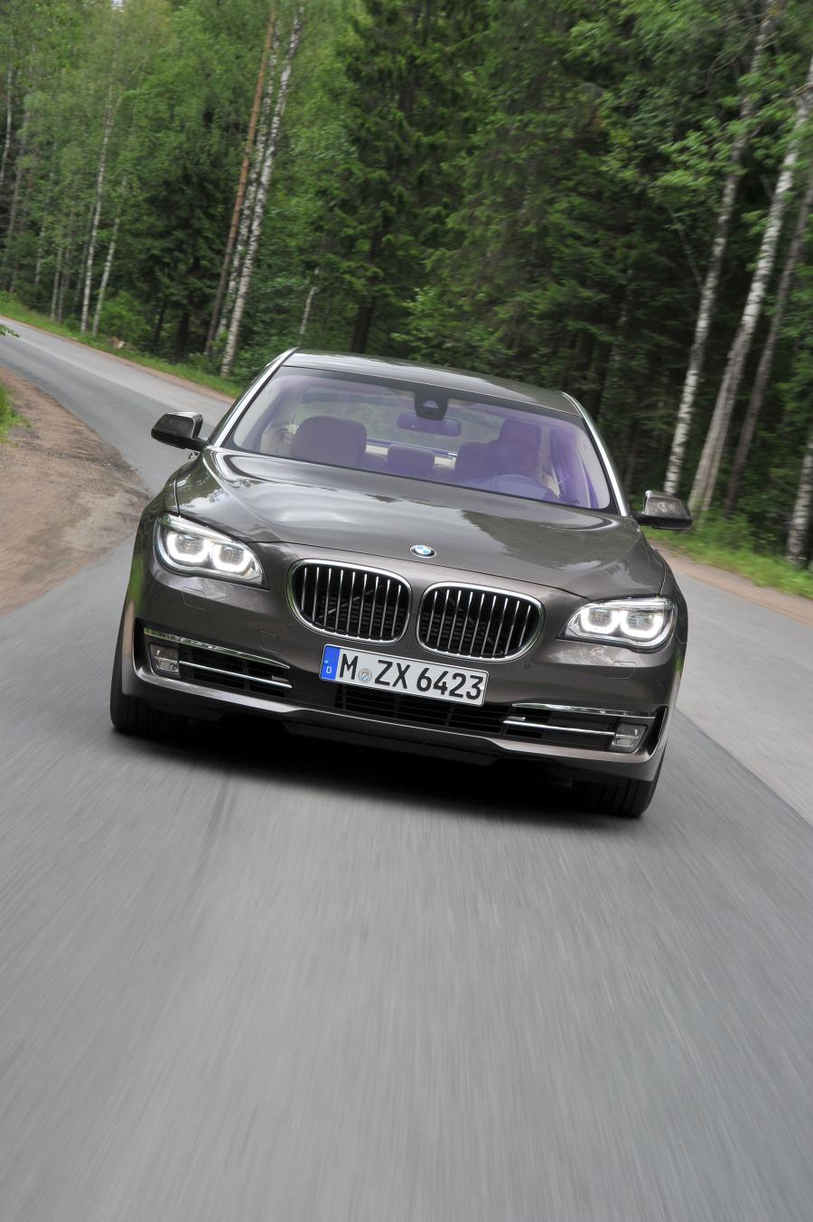  BMW 750iL 2013 года  (фото 49 из 96)